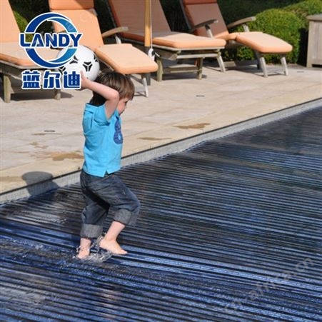 泳池硬盖 蓝尔迪厂家批发 游泳池环保PC浮板 可站人 承载力强 表面防滑纹理