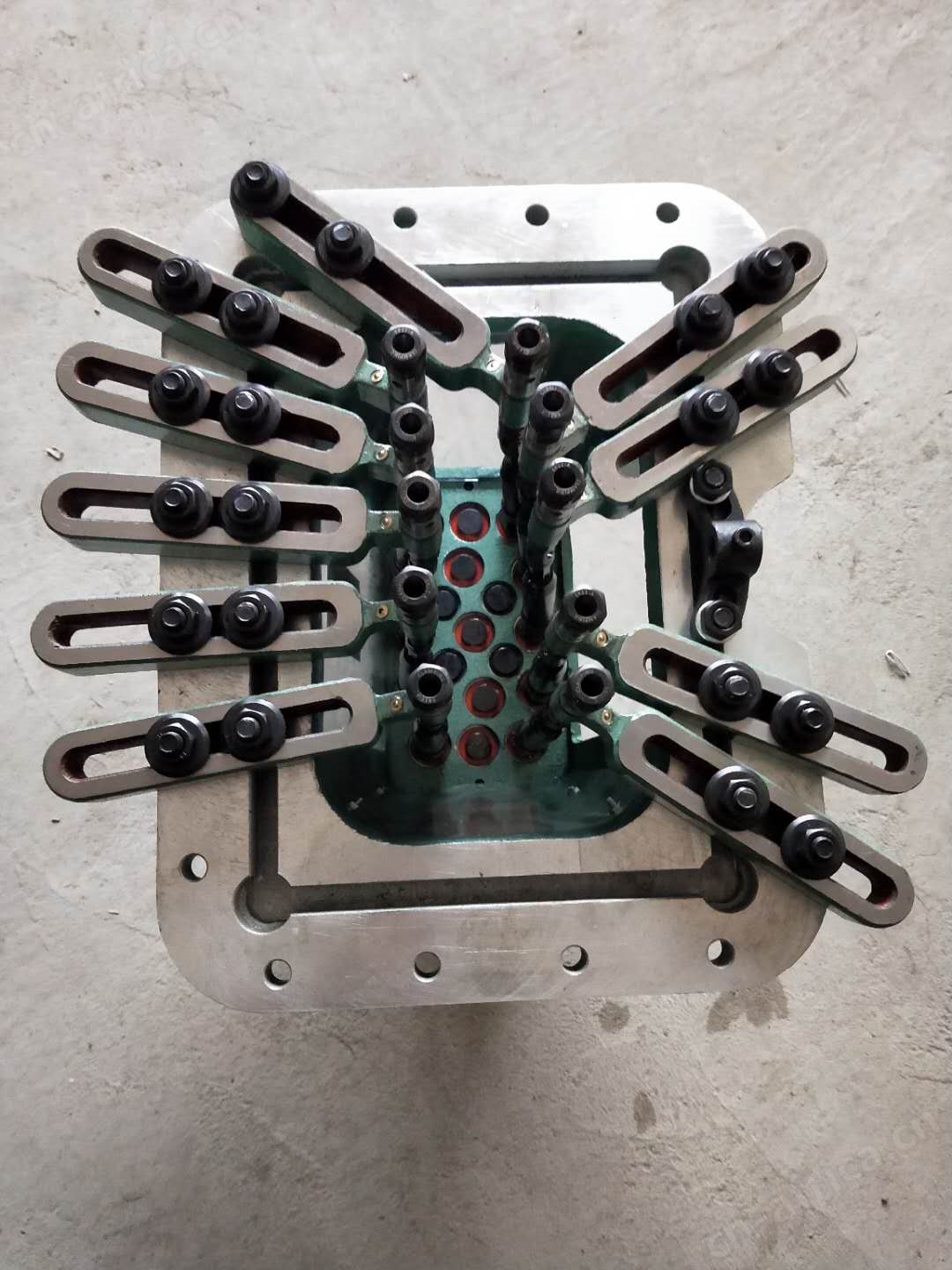 八轴可调式多轴器