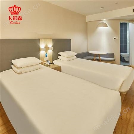 卡尔森苏州家具厂民宿标间样板房精品客栈实木床禅意客房床头柜标间全套工程家具批发定制