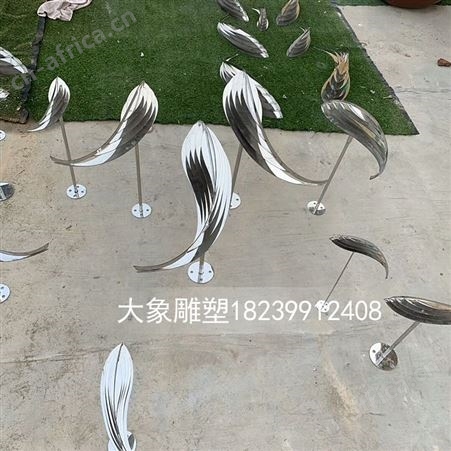 镜面水滴雕塑定制  不锈钢几何鹿雕塑定制 学校雕塑定制