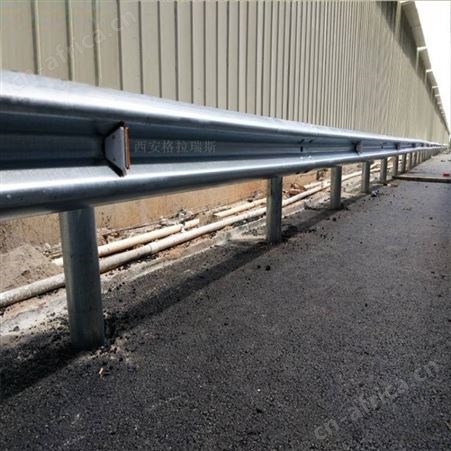 厂家供应波形梁钢护栏板 国标公路防撞护栏板 GR-A-2E道路两侧波纹护栏板报价 送货上门