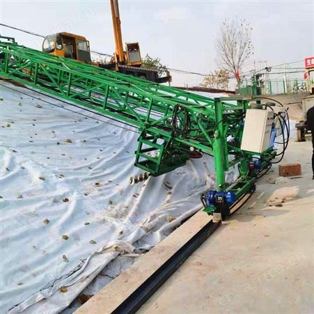 大型沟渠护坡摊铺机 河堤渠道摊铺机 液压自走衬砌机